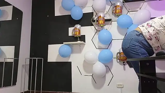 alondrabigtits online show from September 26, 2025, 11:25 am