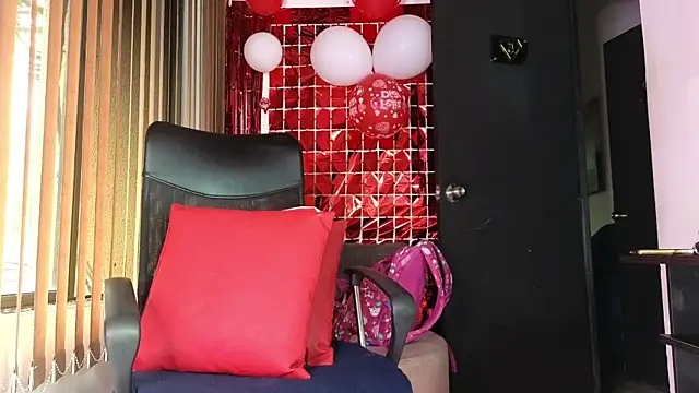 alondrabigtits online show from February 13, 2026, 12:12 pm