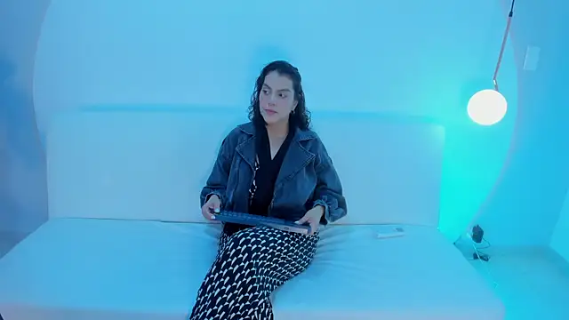 Ada Monroe10 online show from January 7, 2026, 1:46 pm