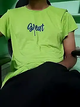 Snapshot of Smartboi007 chatting on December 8, 2024, 6:33 am Smartboi007 online show from December 8, 2024, 6:33 am