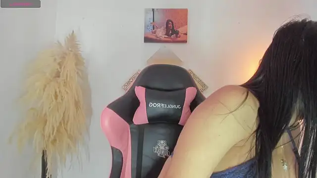 kattadoll online show from April 7, 2026, 5:35 pm