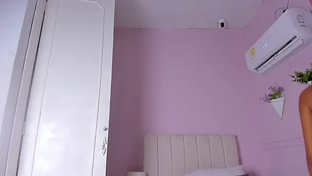 Snapshot of _bianca_18 chatting on January 10, 2025, 11:33 am bianca 18 online show from January 10, 2025, 11:33 am