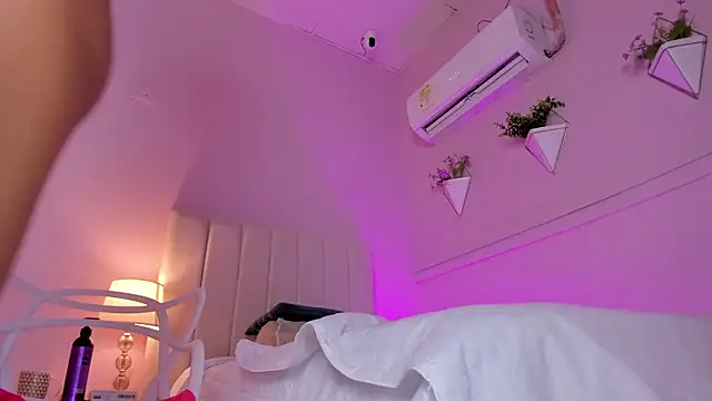 Snapshot of _bianca_18 chatting on January 17, 2025, 5:41 pm bianca 18 online show from January 17, 2025, 5:41 pm