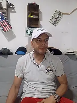 latinmartin73 online show from November 14, 2025, 1:15 am