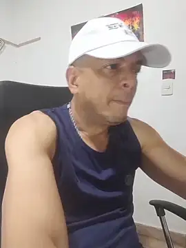 latinmartin73 online show from November 18, 2025, 8:02 pm