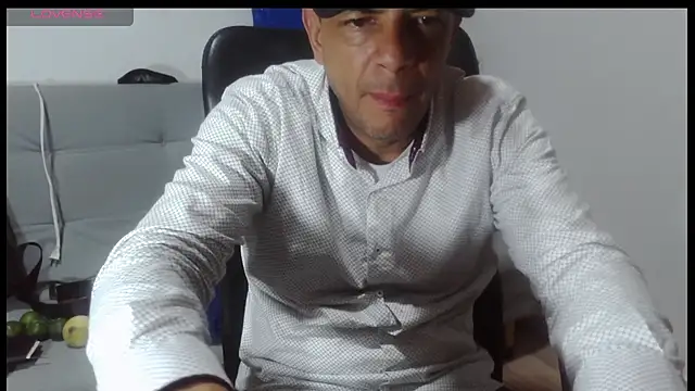 latinmartin73 online show from April 8, 2026, 1:05 am