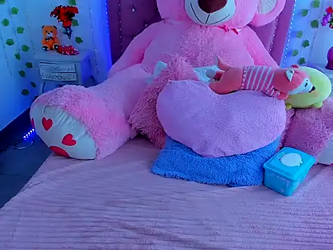 dulcevegga online show from March 22, 2026, 6:44 pm