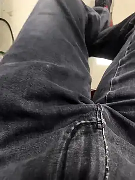 huzi518 online show from October 13, 2025, 3:06 am