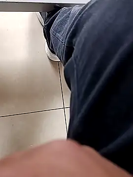 huzi518 online show from November 11, 2025, 8:36 am