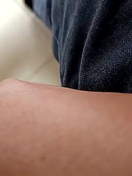 huzi518 online show from November 24, 2025, 8:47 am