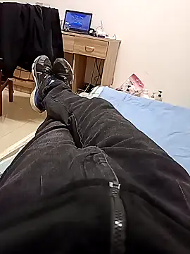 huzi518 online show from December 2, 2025, 9:14 am