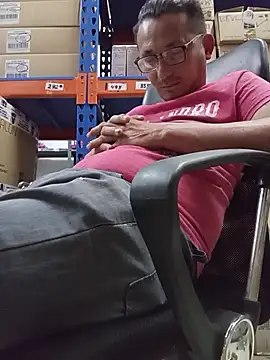 Andresguz35 online show from October 18, 2025, 5:03 pm