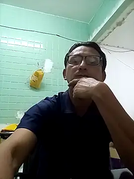 Snapshot of Andresguz35 chatting on February 11, 2026, 5:29 pm Andresguz35 online show from February 11, 2026, 5:29 pm