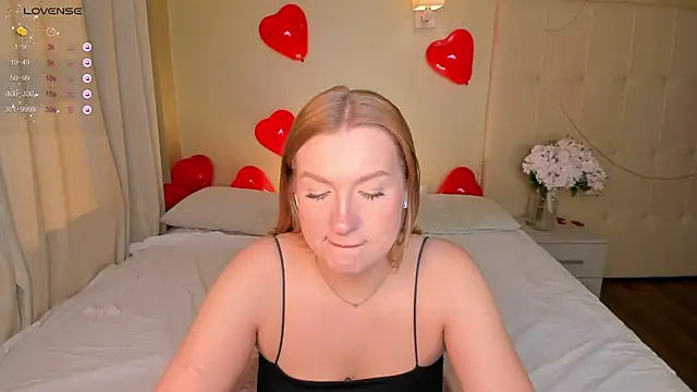 Emma  Leee online show from February 18, 2025, 4:04 am