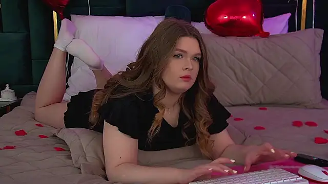 CrystalLyons online show from February 10, 2026, 6:34 pm