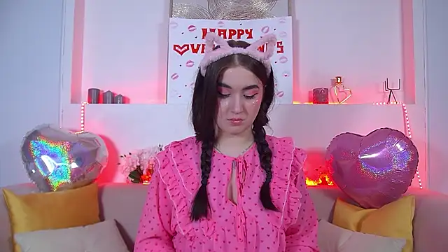 ChristinaMilton online show from February 14, 2025, 9:32 pm