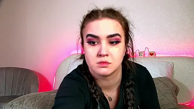 ChristinaMilton online show from February 18, 2025, 4:04 am