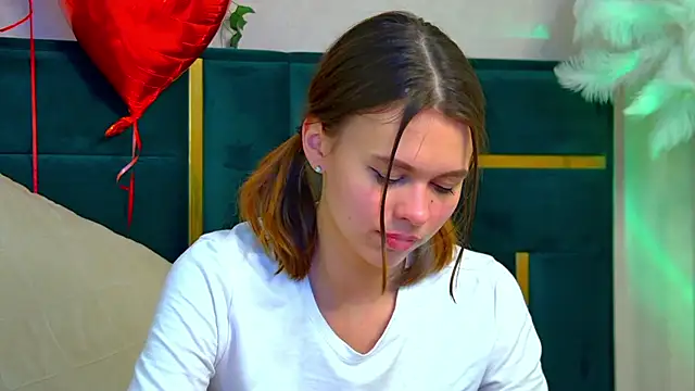 PollyLanders online show from February 11, 2025, 1:10 am