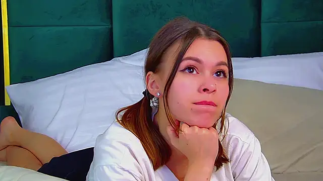 PollyLanders online show from March 11, 2025, 4:32 am