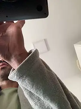 Lucascacaca online show from March 4, 2026, 12:22 pm