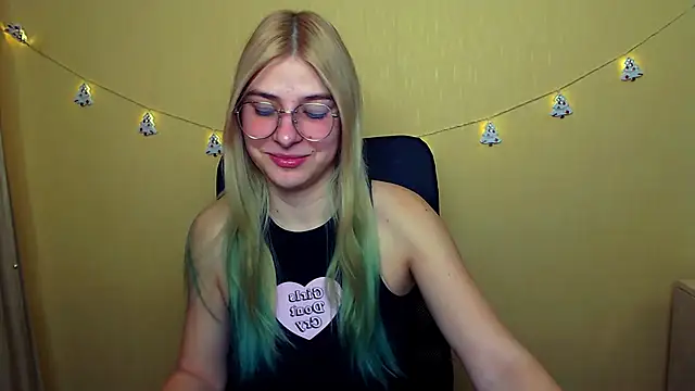 Luna Lush  online show from December 5, 2024, 7:27 am