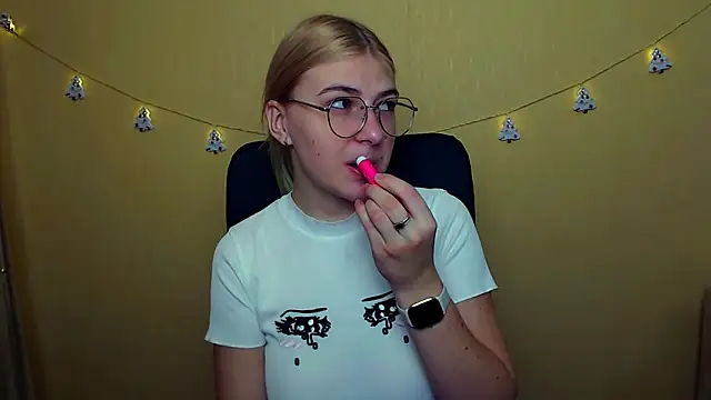 Luna Lush  online show from December 7, 2024, 9:06 am