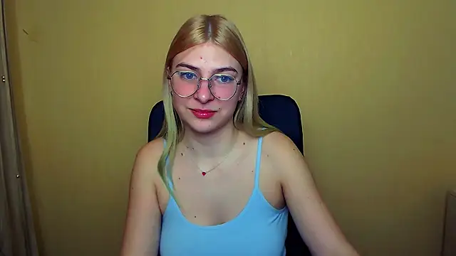 Luna Lush  online show from January 3, 2025, 8:21 am