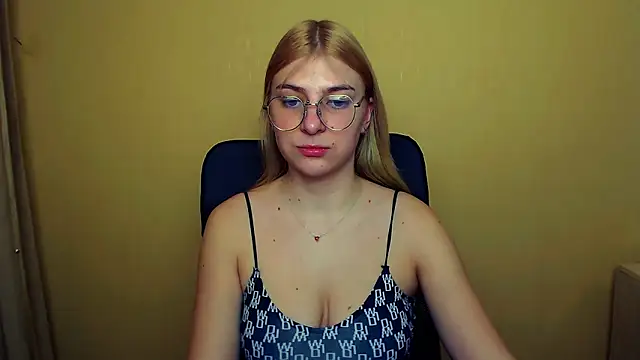 Luna Lush  online show from January 29, 2025, 8:29 am