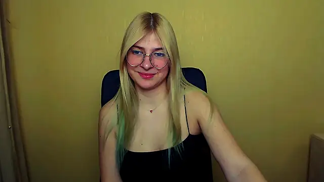 Luna Lush  online show from February 4, 2025, 11:27 am