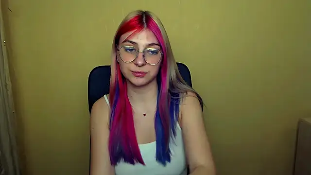 Luna Lush  online show from March 1, 2025, 10:45 am