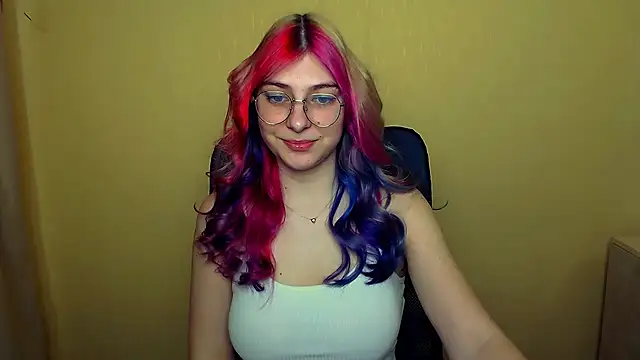 Luna Lush  online show from March 8, 2025, 8:00 am