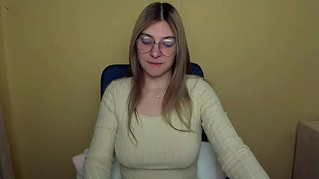 Luna Lush  online show from October 1, 2025, 8:42 am