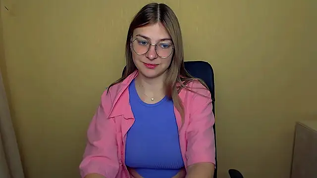 Luna Lush  online show from October 7, 2025, 9:50 am