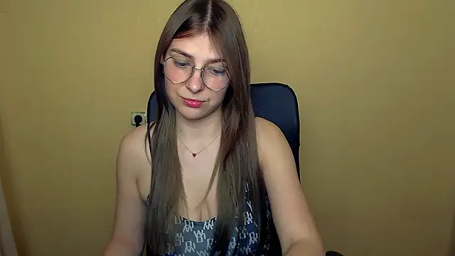 Luna Lush  online show from November 12, 2025, 3:56 pm