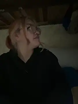 SophiaWeestt99 online show from September 9, 2025, 2:22 am