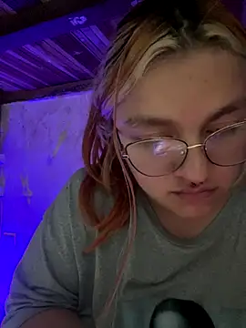 SophiaWeestt99 online show from September 12, 2025, 2:33 am