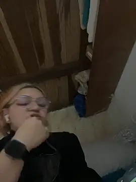 SophiaWeestt99 online show from October 13, 2025, 3:50 am