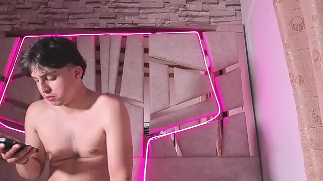 mia and austin online show from October 4, 2025, 1:25 am