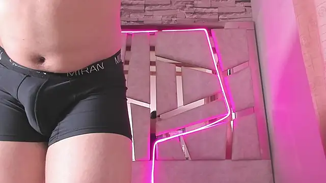 mia and austin online show from October 24, 2025, 9:11 pm