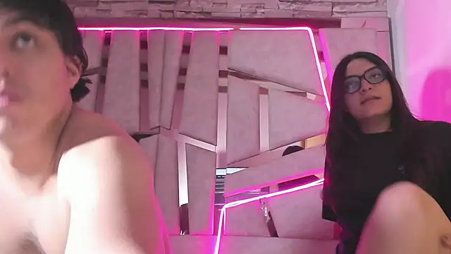 mia and austin online show from December 18, 2025, 1:22 am