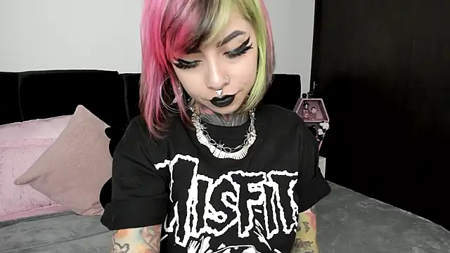 Snapshot of NikkiRamone chatting on December 24, 2024, 9:50 am NikkiRamone online show from December 24, 2024, 9:50 am