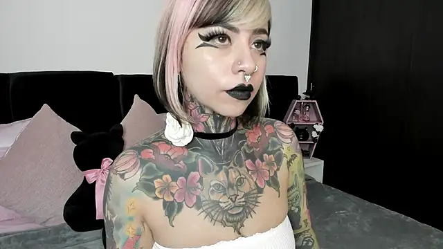 Snapshot of NikkiRamone chatting on January 8, 2025, 12:05 pm NikkiRamone online show from January 8, 2025, 12:05 pm