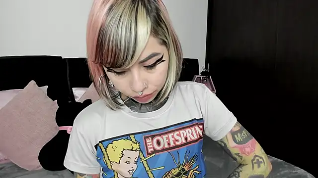 Snapshot of NikkiRamone chatting on January 21, 2025, 11:56 am NikkiRamone online show from January 21, 2025, 11:56 am