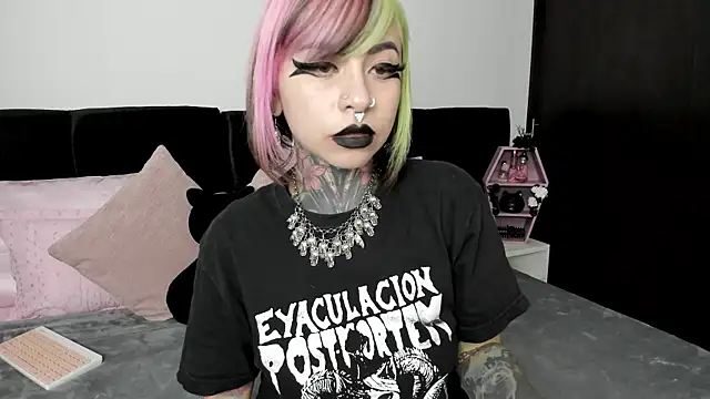 Snapshot of NikkiRamone chatting on January 23, 2025, 11:48 am NikkiRamone online show from January 23, 2025, 11:48 am