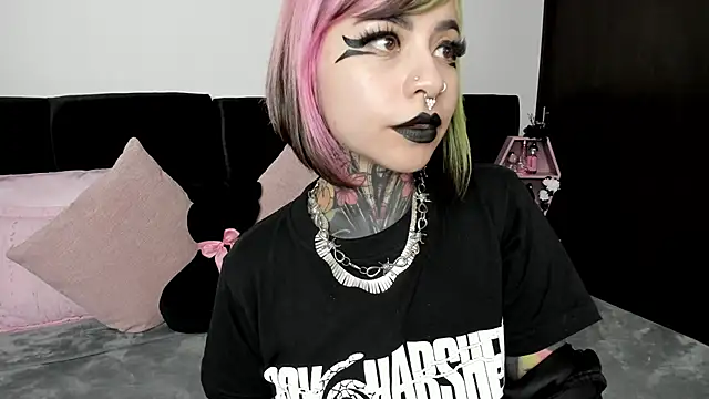 Snapshot of NikkiRamone chatting on January 24, 2025, 6:04 pm NikkiRamone online show from January 24, 2025, 6:04 pm