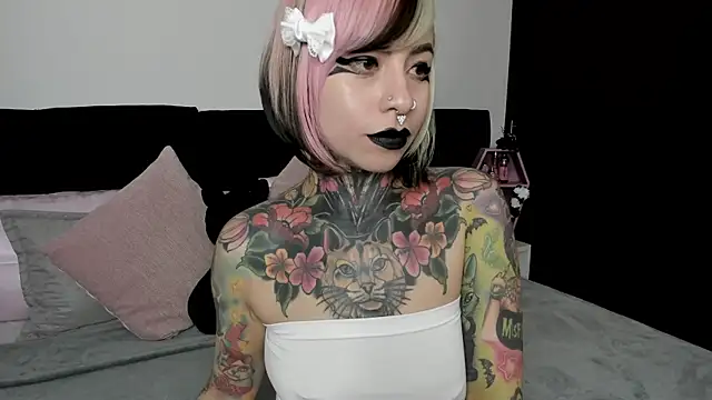 Snapshot of NikkiRamone chatting on January 28, 2025, 11:49 am NikkiRamone online show from January 28, 2025, 11:49 am