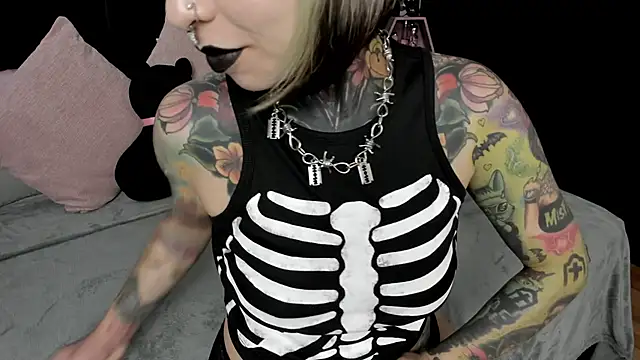 Snapshot of NikkiRamone chatting on February 5, 2025, 7:29 am NikkiRamone online show from February 5, 2025, 7:29 am