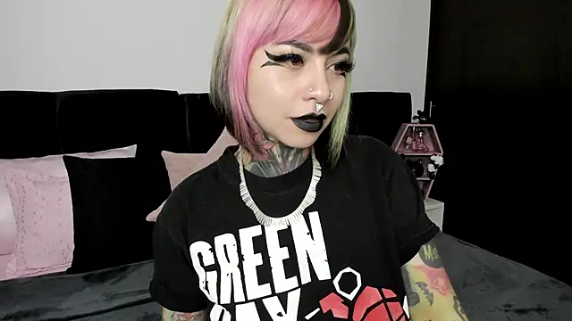 Snapshot of NikkiRamone chatting on February 11, 2025, 6:51 am NikkiRamone online show from February 11, 2025, 6:51 am