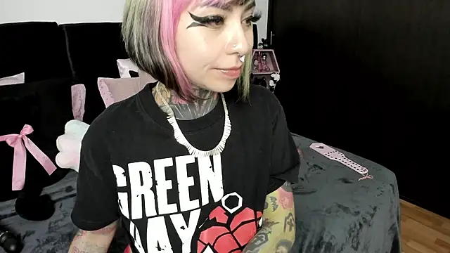 Snapshot of NikkiRamone chatting on February 11, 2025, 9:53 am NikkiRamone online show from February 11, 2025, 9:53 am