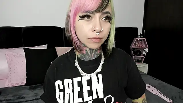 Snapshot of NikkiRamone chatting on February 11, 2025, 12:58 pm NikkiRamone online show from February 11, 2025, 12:58 pm